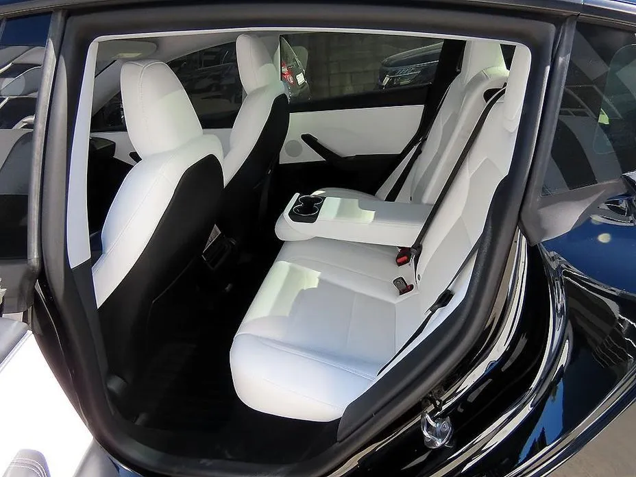 Tesla Model 3 — фото 4