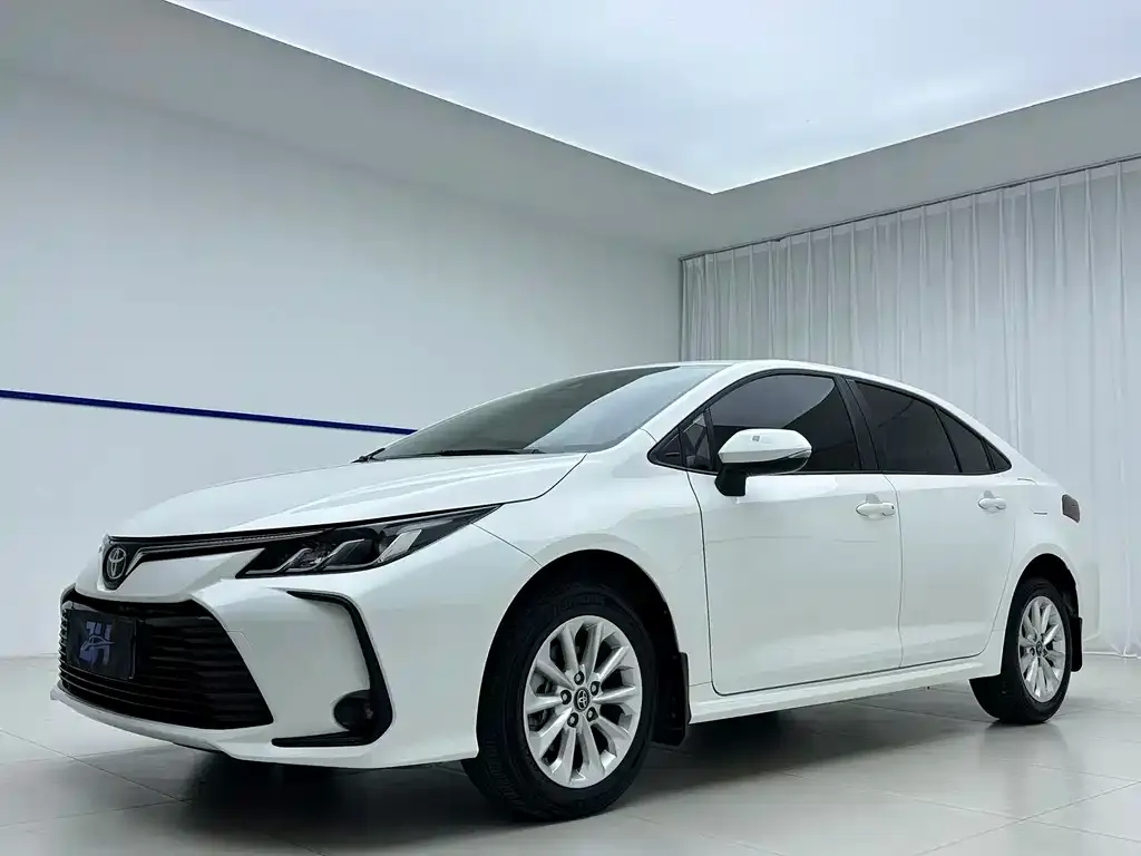Toyota Corolla — фото 1