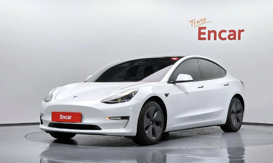 Tesla Model 3 — фото 1
