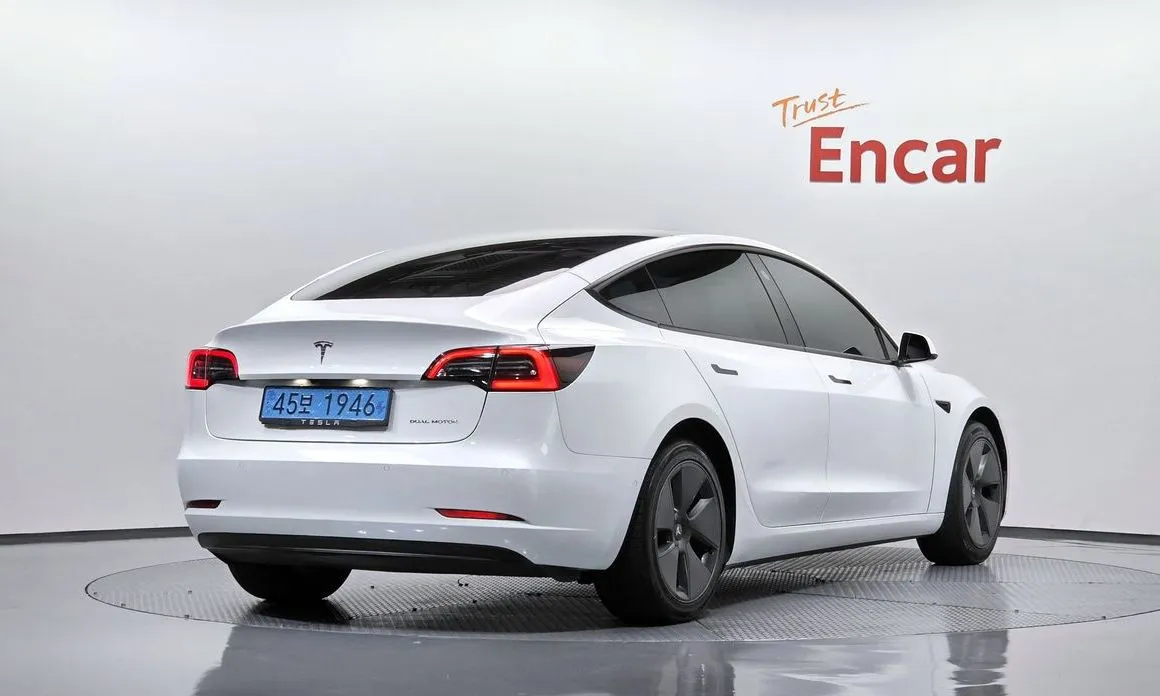 Tesla Model 3 — фото 4