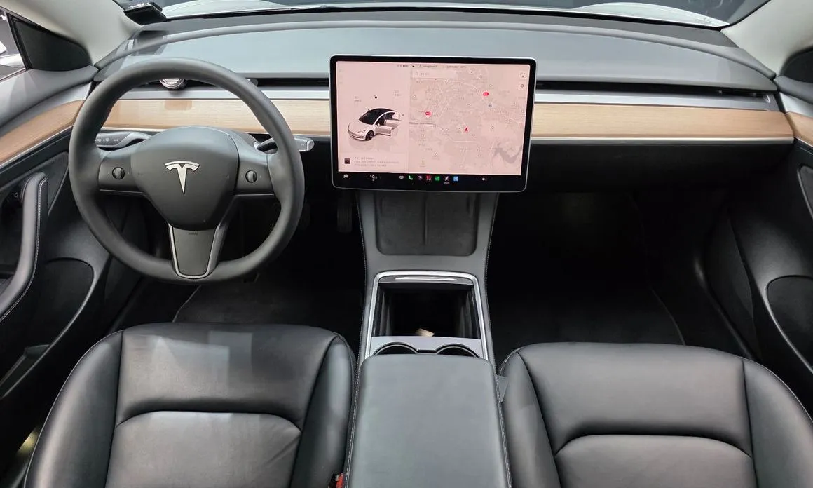 Tesla Model 3 — фото 7