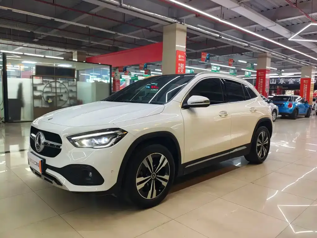 Mercedes-Benz GLA — фото 1