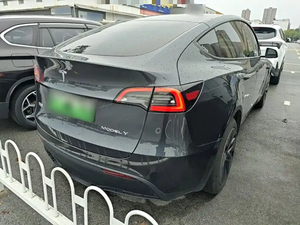 Tesla Model Y — фото 4