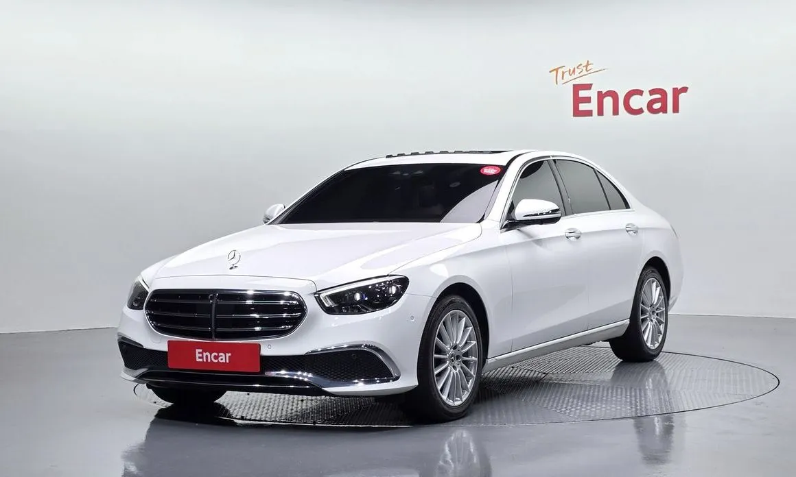 Mercedes-Benz E-Class — фото 1