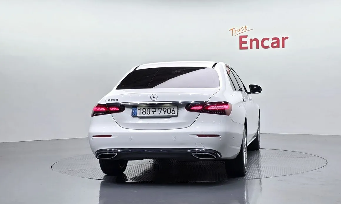 Mercedes-Benz E-Class — фото 4