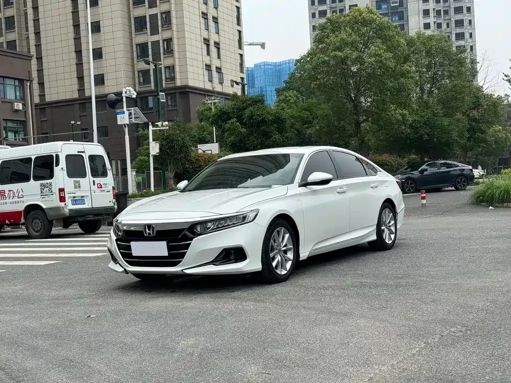 Honda Accord — фото 1