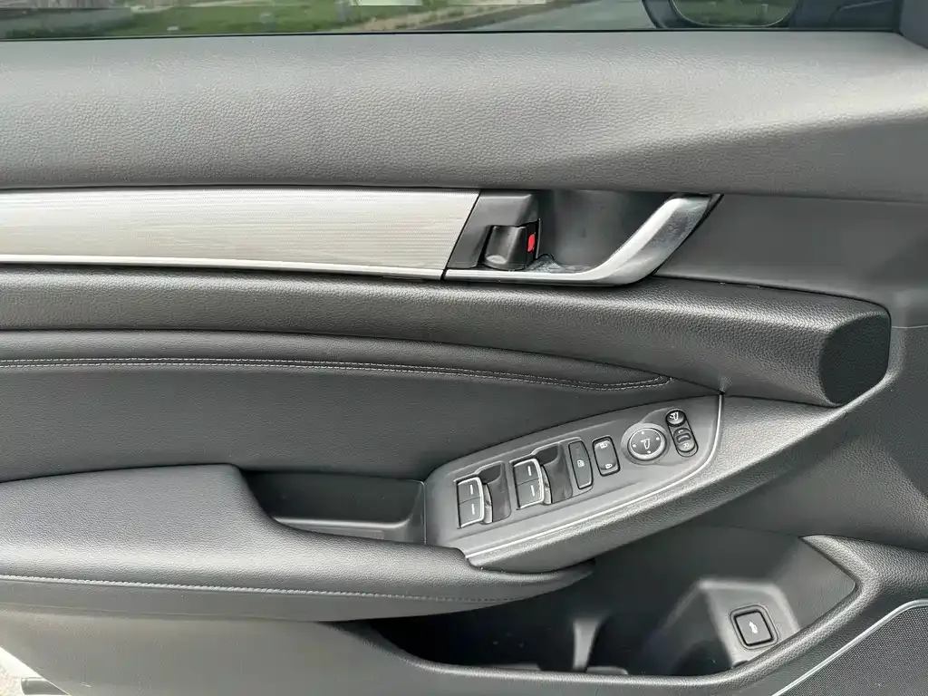 Honda Accord — фото 6