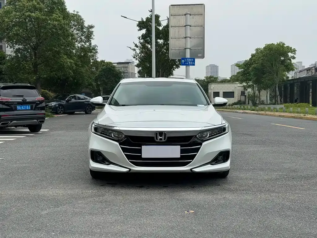 Honda Accord — фото 10