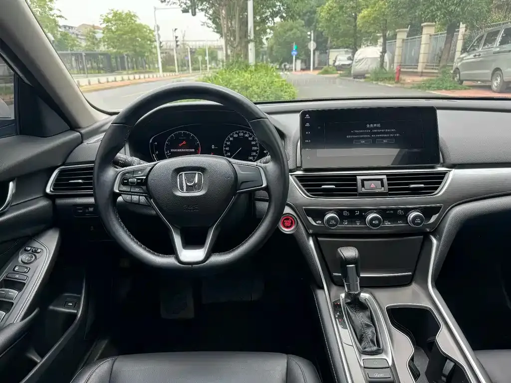 Honda Accord — фото 7