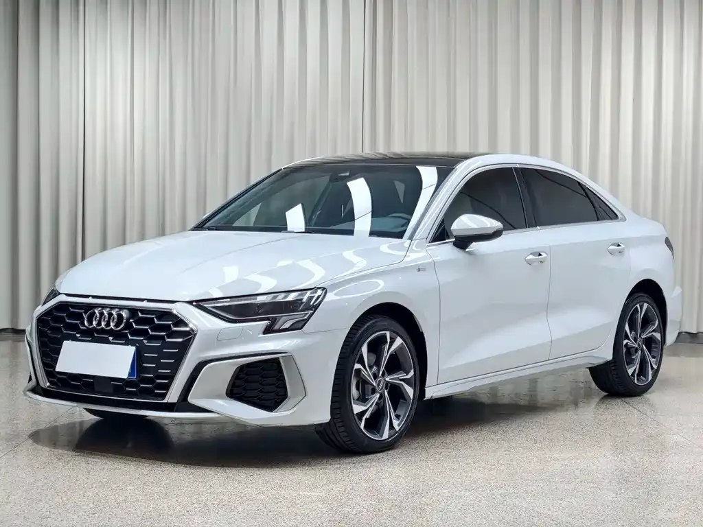 Audi A3 — фото 1