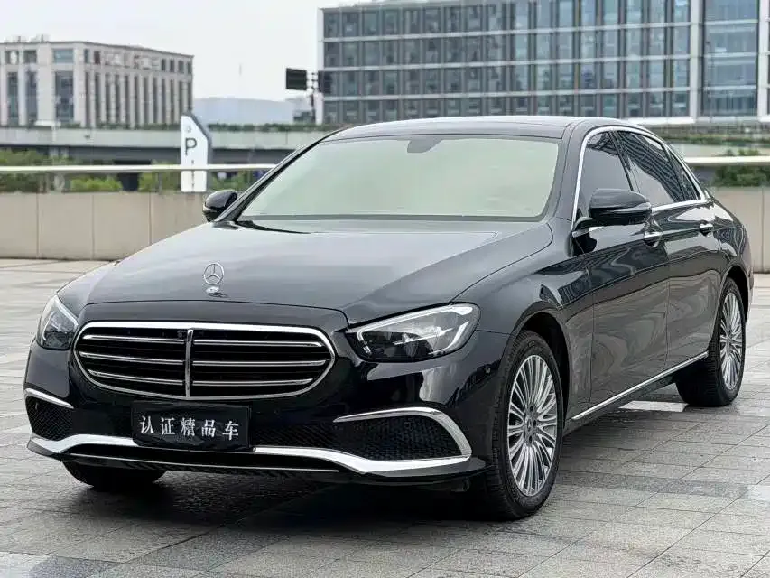 Mercedes-Benz E-Class — фото 1