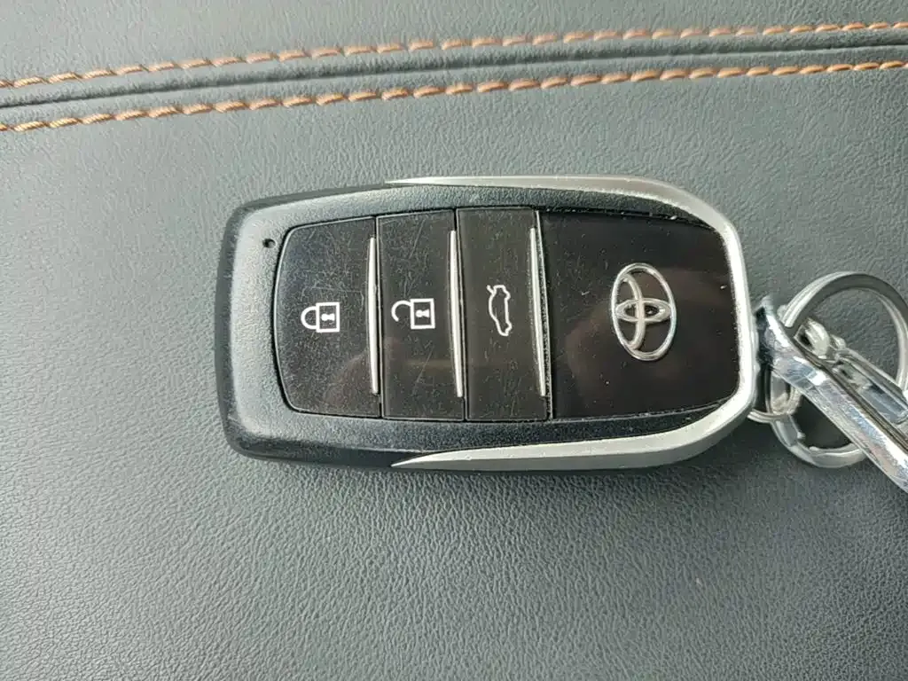 Toyota Avalon — фото 9