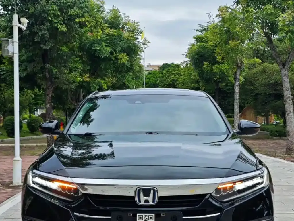 Honda Accord — фото 1