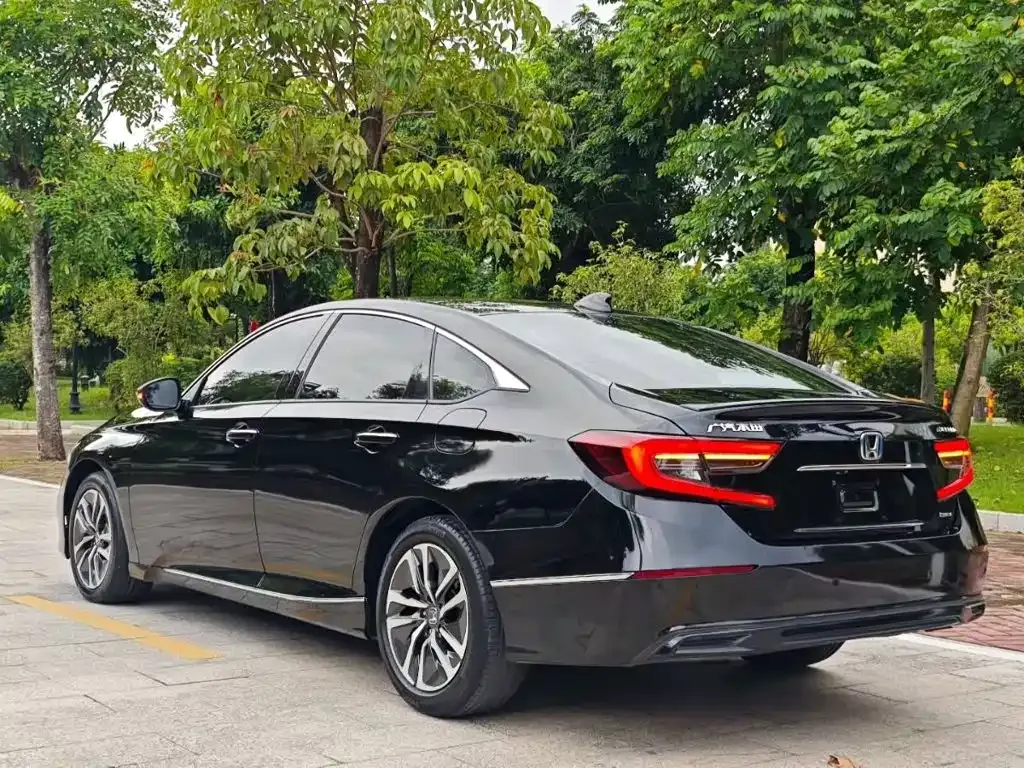 Honda Accord — фото 8
