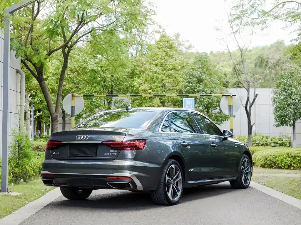 Audi A4L — фото 9