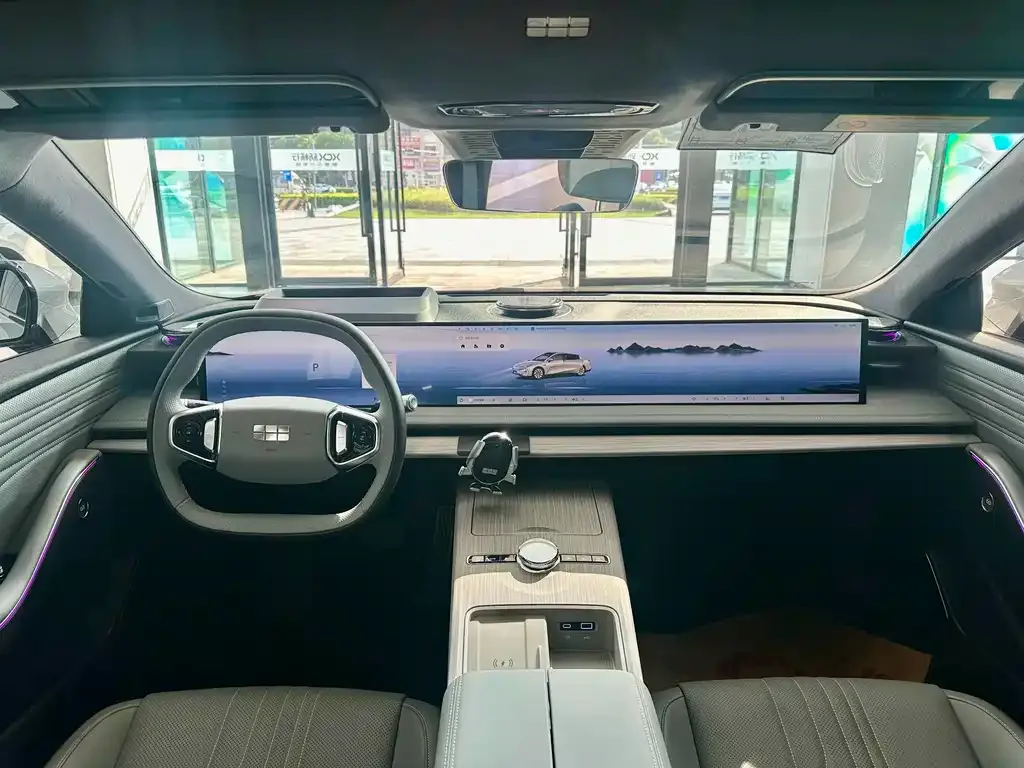 Geely Galaxy E8 — фото 9