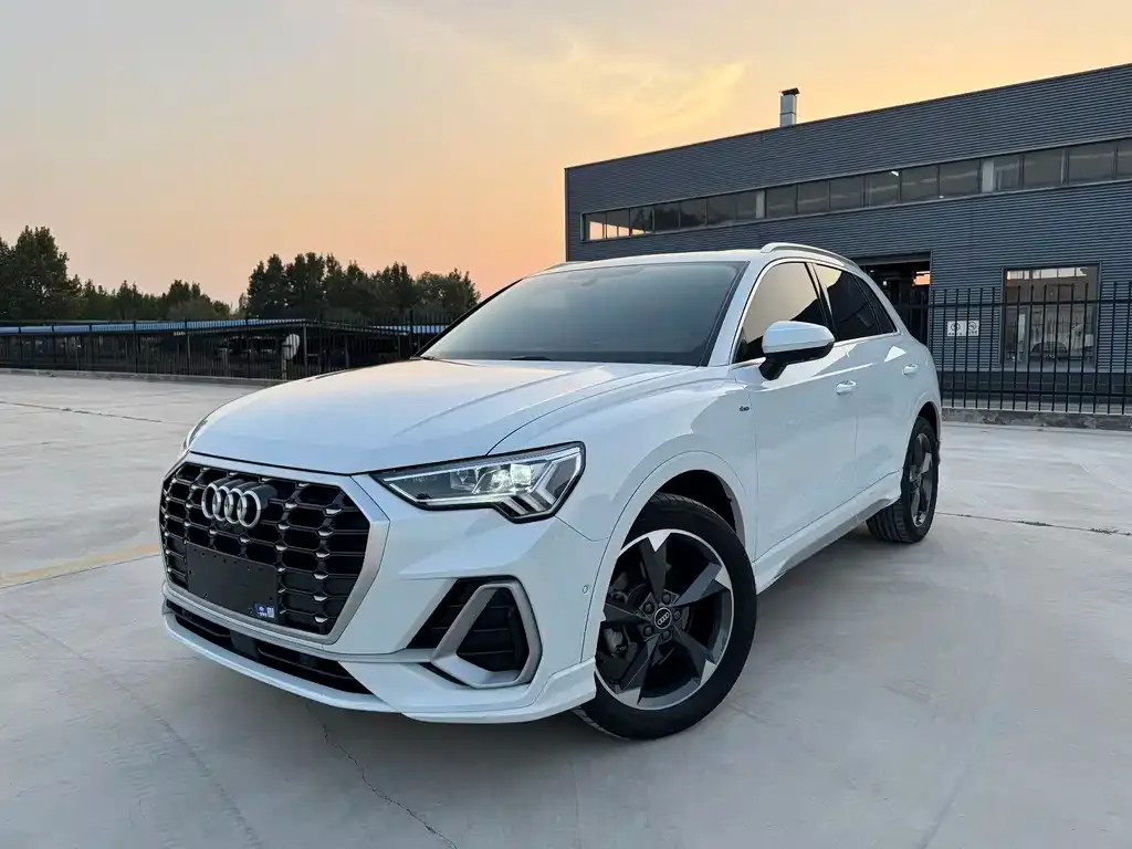 Audi Q3 — фото 1