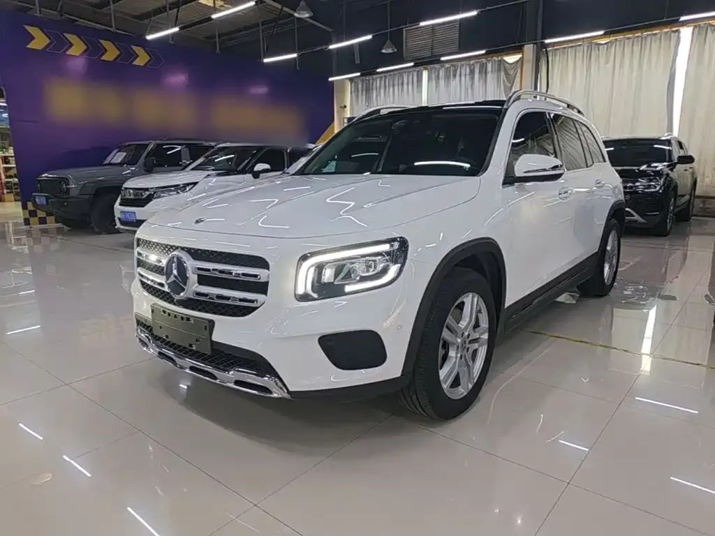 Mercedes-Benz GLB — фото 1