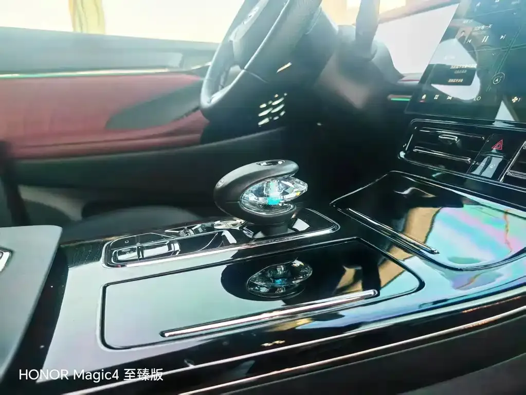 GAC Motor Trumpchi M8 — фото 10