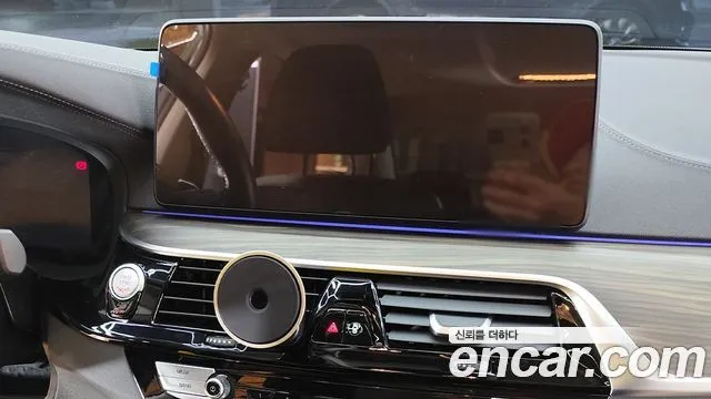 BMW 5-Series — фото 10