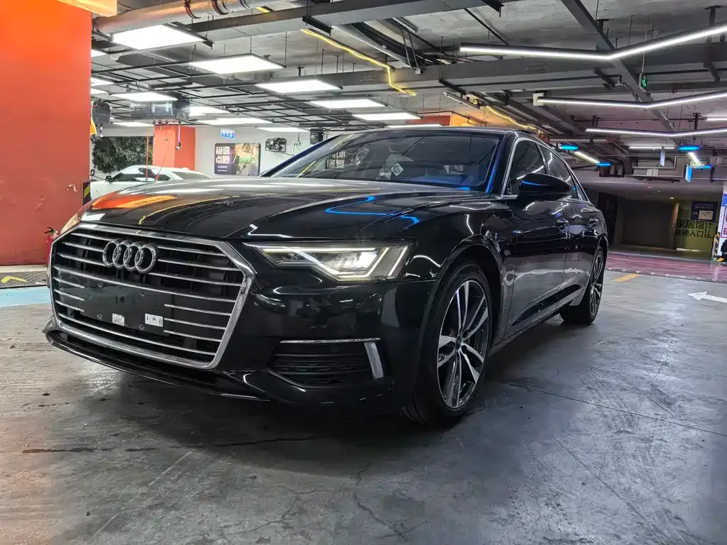 Audi A6L — фото 1