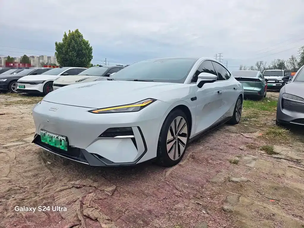 Geely Galaxy E8 — фото 1