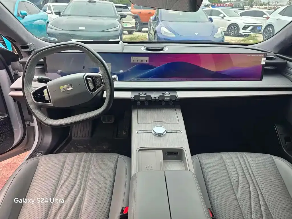Geely Galaxy E8 — фото 10