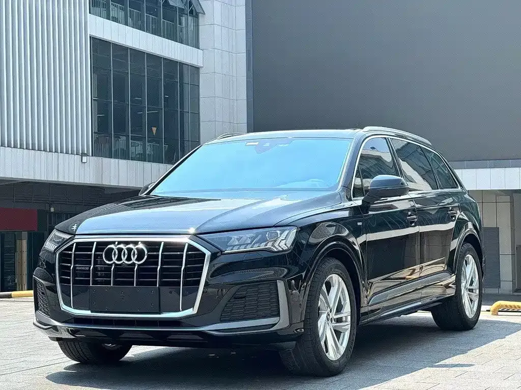 Audi Q7 — фото 1