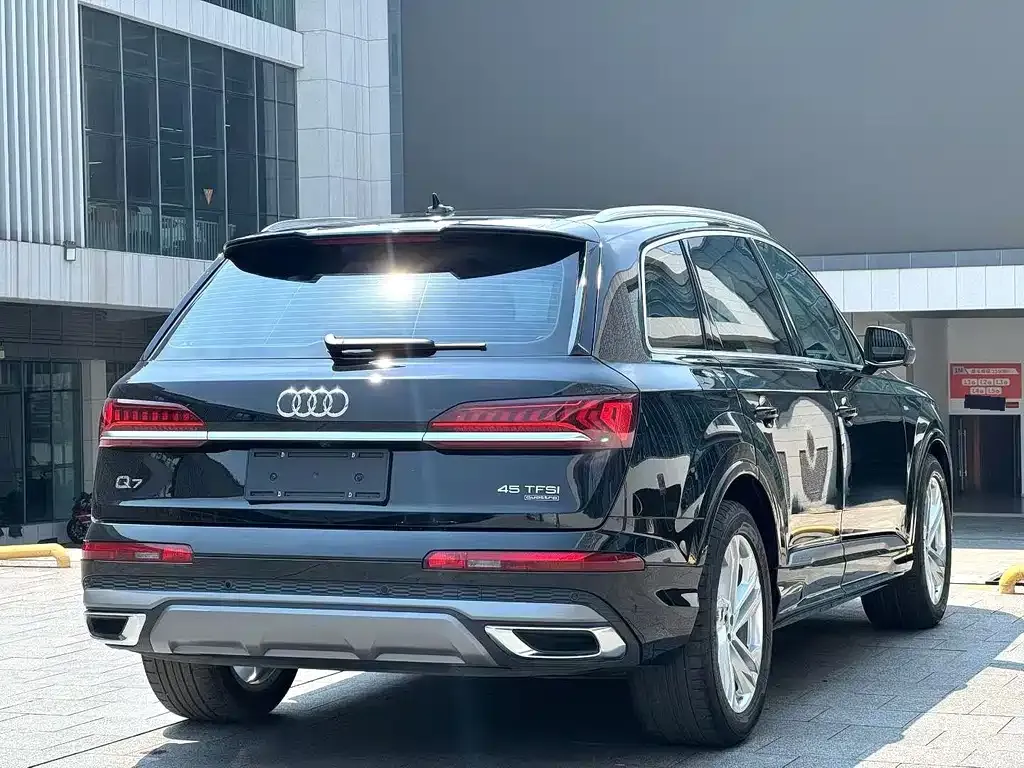 Audi Q7 — фото 3