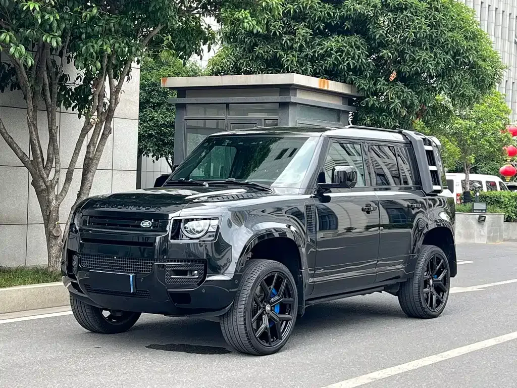 Land Rover Defender — фото 1