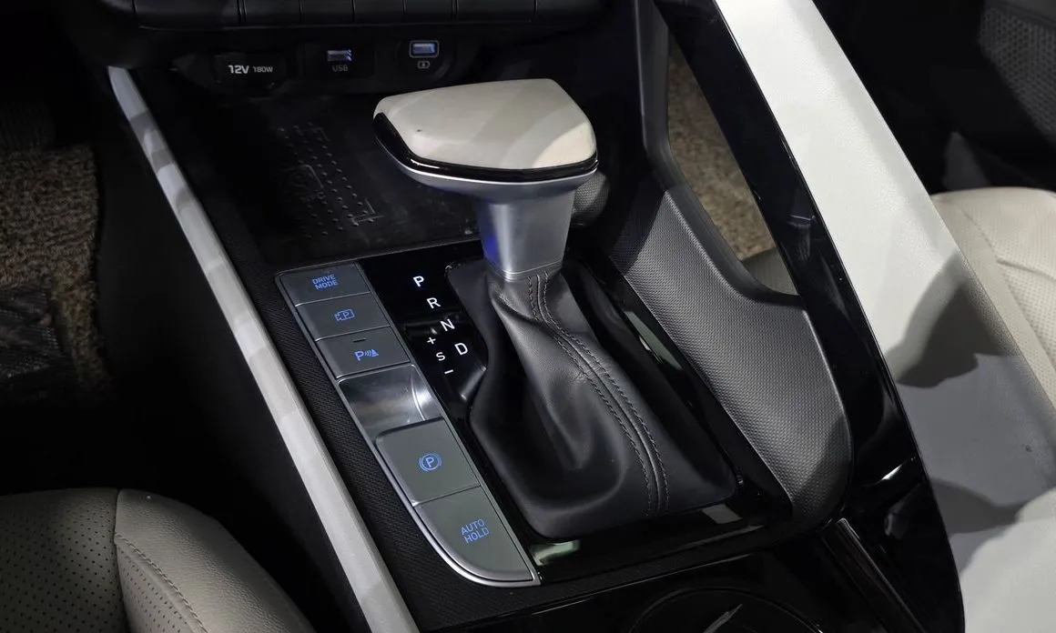 Hyundai AVANTE — фото 3