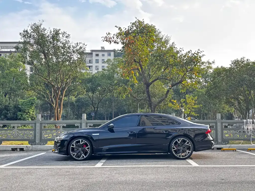 Audi A7L — фото 9