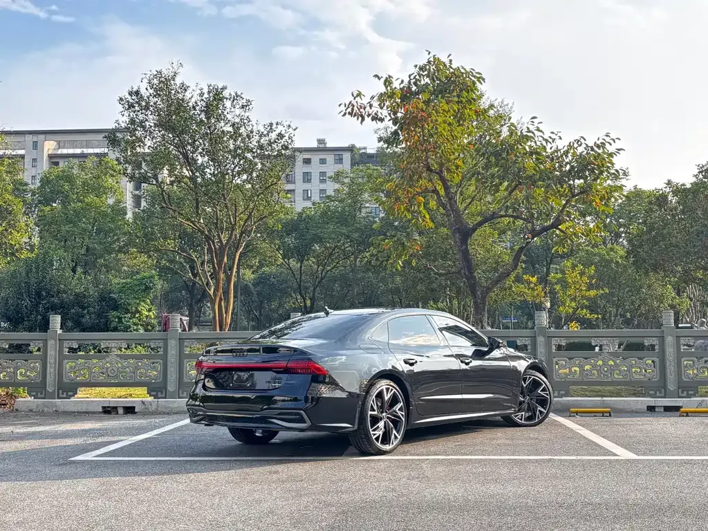 Audi A7L — фото 10