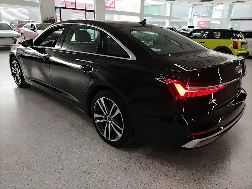 Audi A6L — фото 9