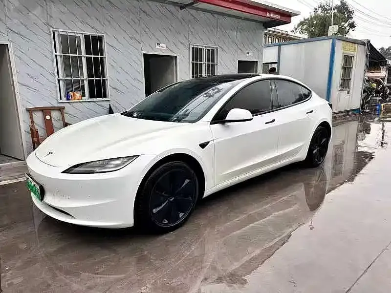 Tesla Model 3 — фото 1