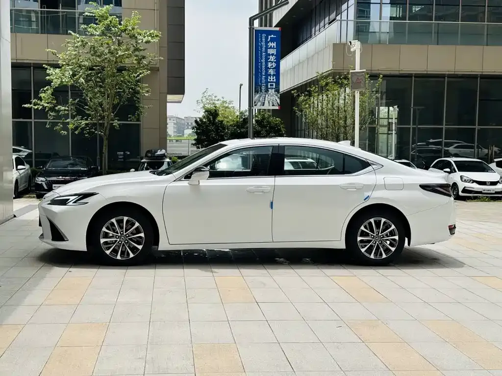 Lexus ES — фото 9