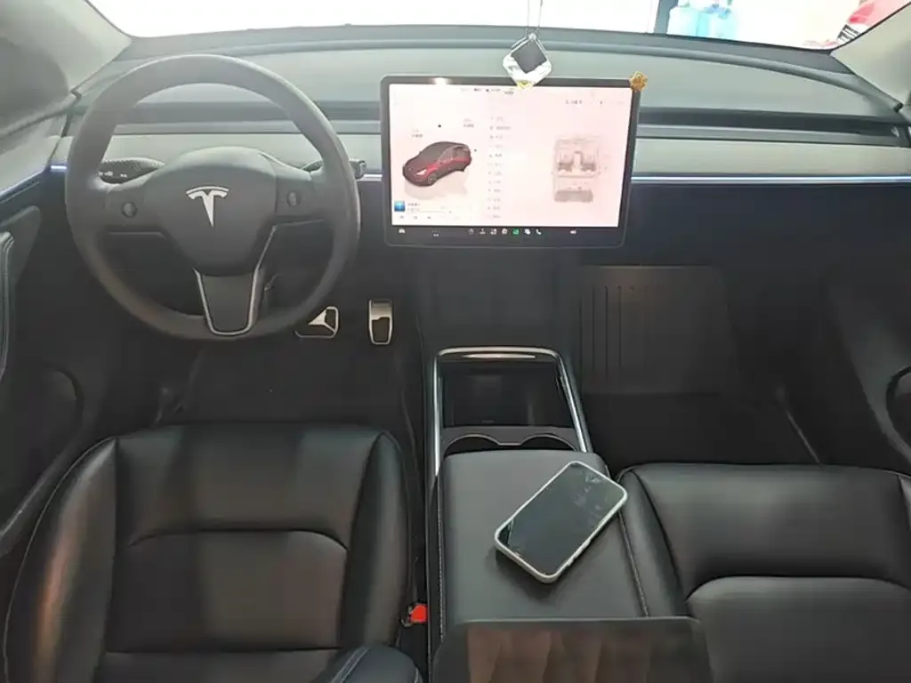 Tesla Model Y — фото 4