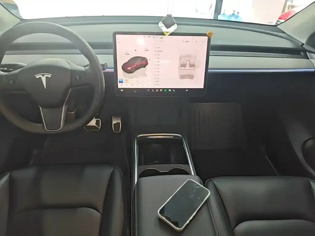 Tesla Model Y — фото 3