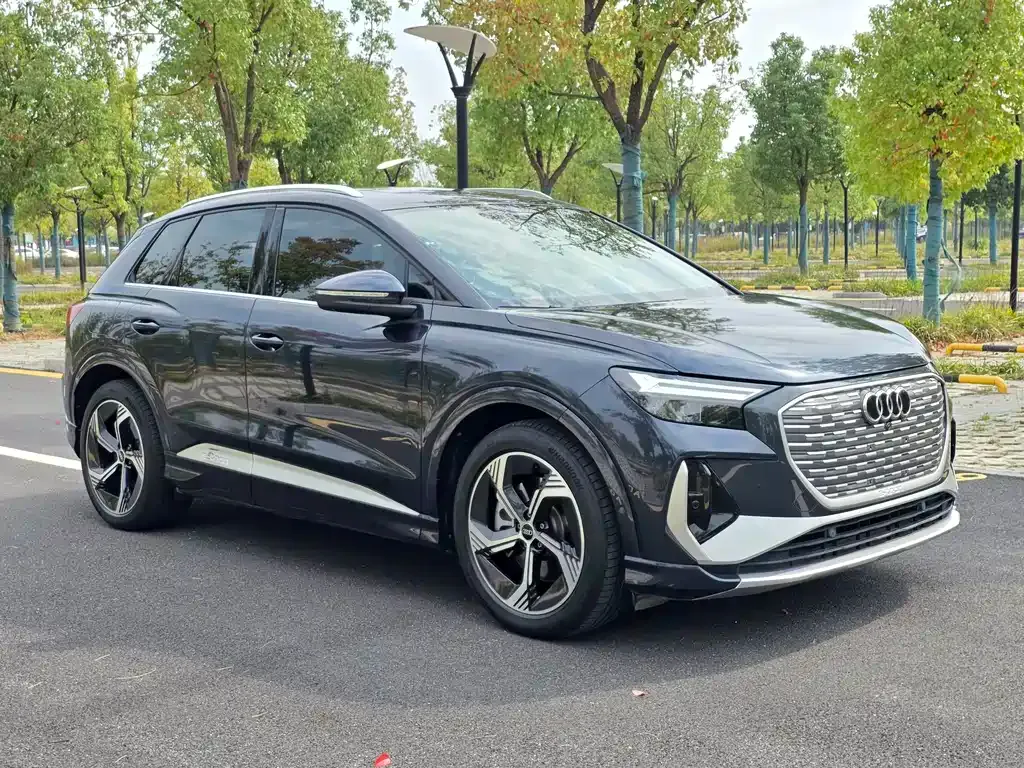 Audi Q4 e-tron — фото 4