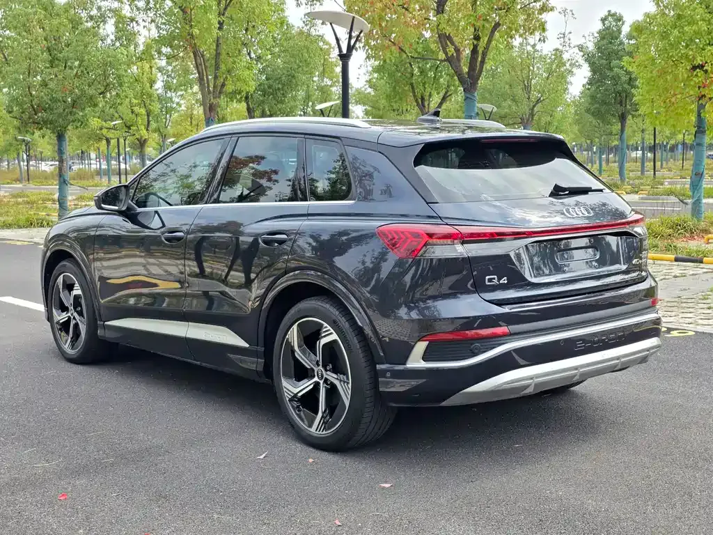 Audi Q4 e-tron — фото 6