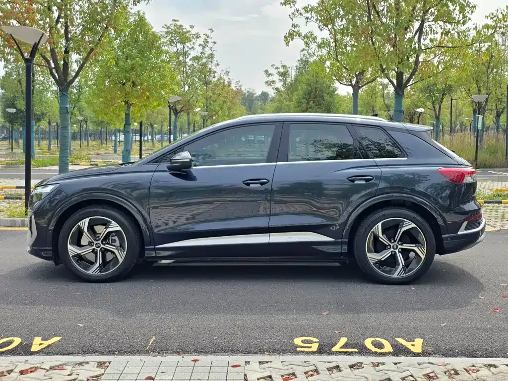 Audi Q4 e-tron — фото 8