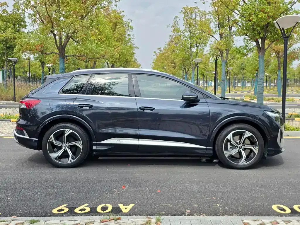 Audi Q4 e-tron — фото 9
