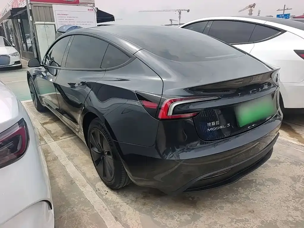 Tesla Model 3 — фото 3