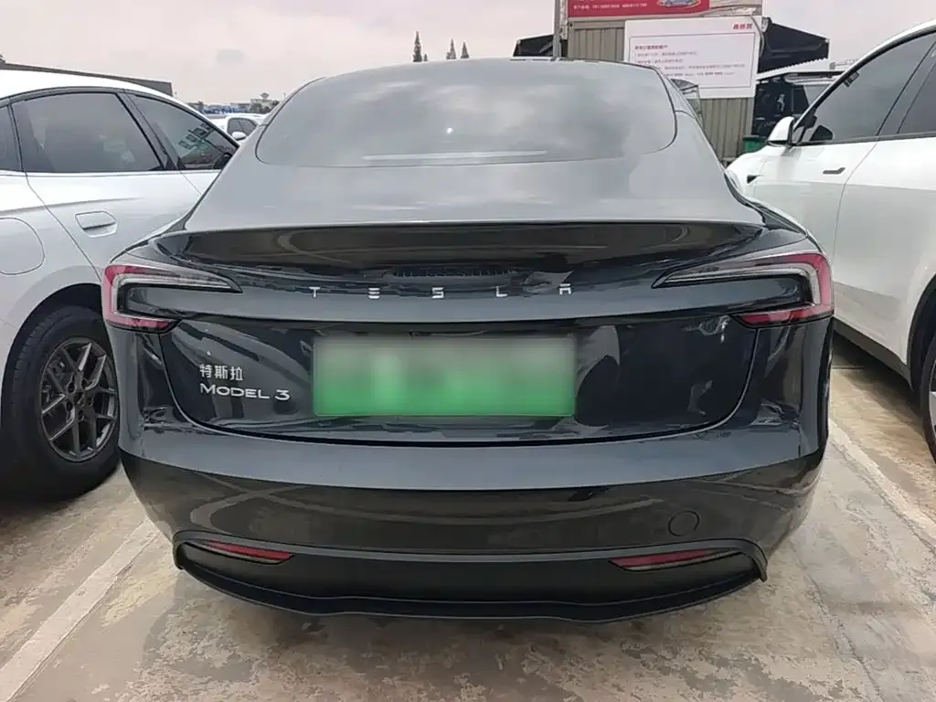 Tesla Model 3 — фото 10