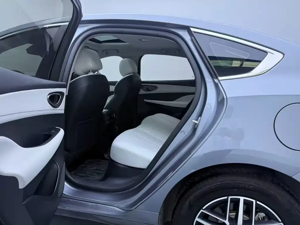 BYD Seal 05 DM-i — фото 10