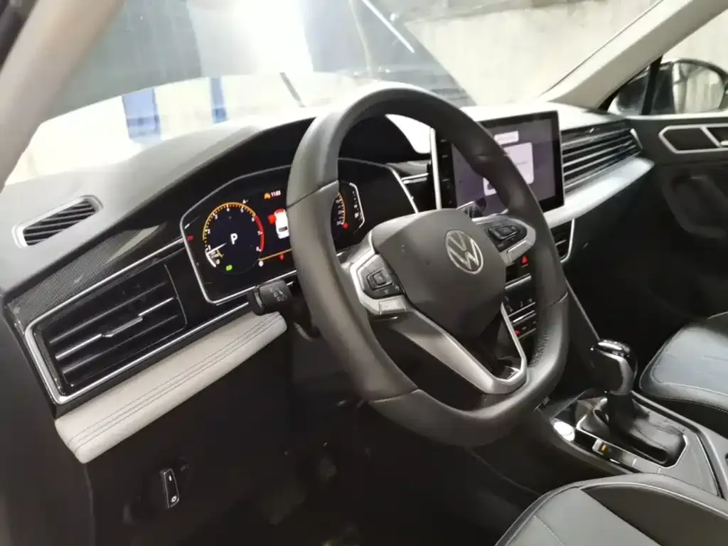Volkswagen Tiguan L — фото 7