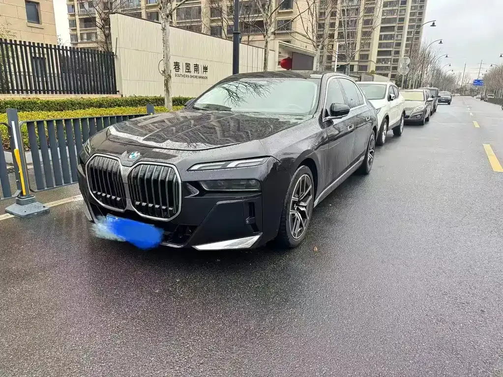 BMW 7 Series — фото 1
