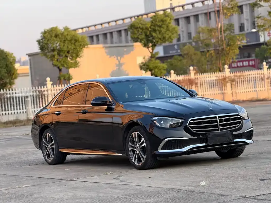 Mercedes-Benz E-Class — фото 3
