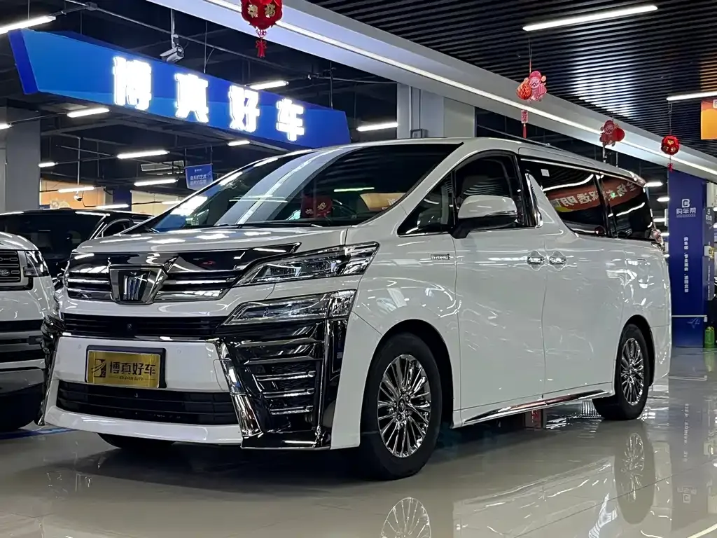 Toyota Vellfire — фото 1