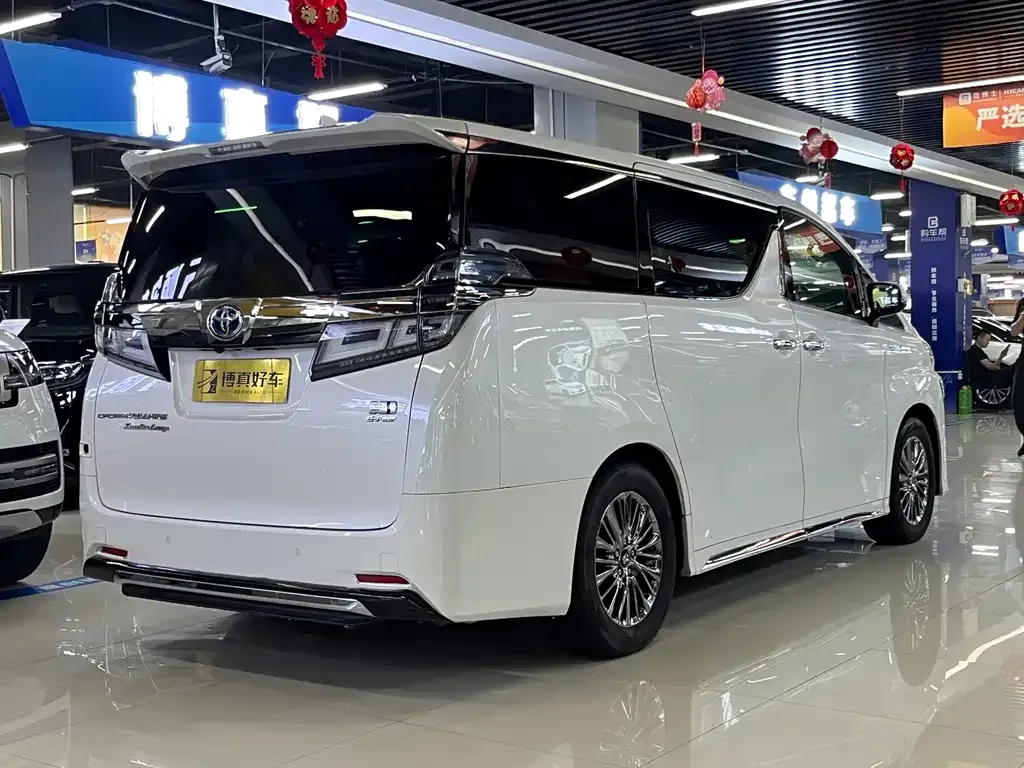 Toyota Vellfire — фото 5